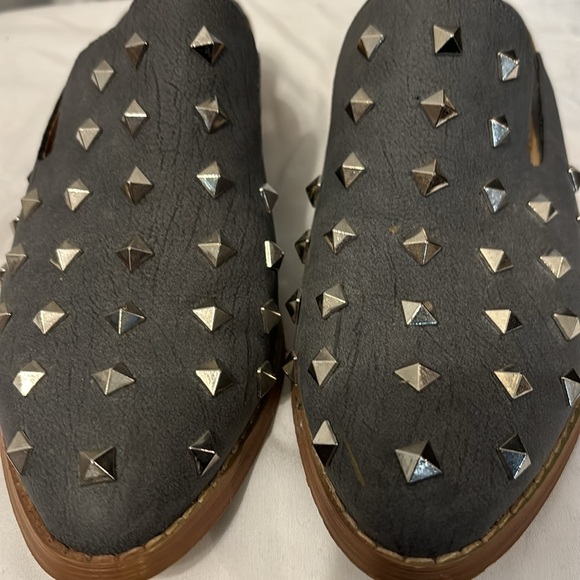 Mi.iM Women's Gray Silver Studded Leather Slide on Mule Size 8 - Picture 9 of 9